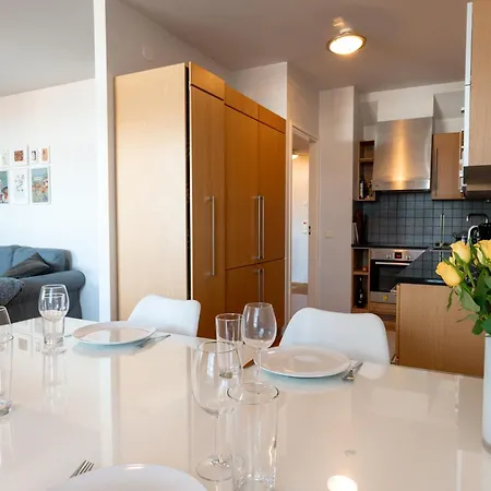 2ndhomes Luxury 2br With Rooftop Terrace & Sauna In Kamppi Center * 赫尔辛基